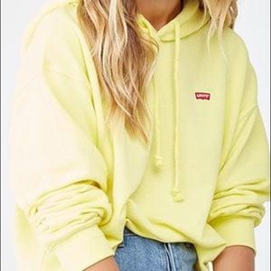 HOST PICK!✨ Levi’s Cropped Yellow Hoodie